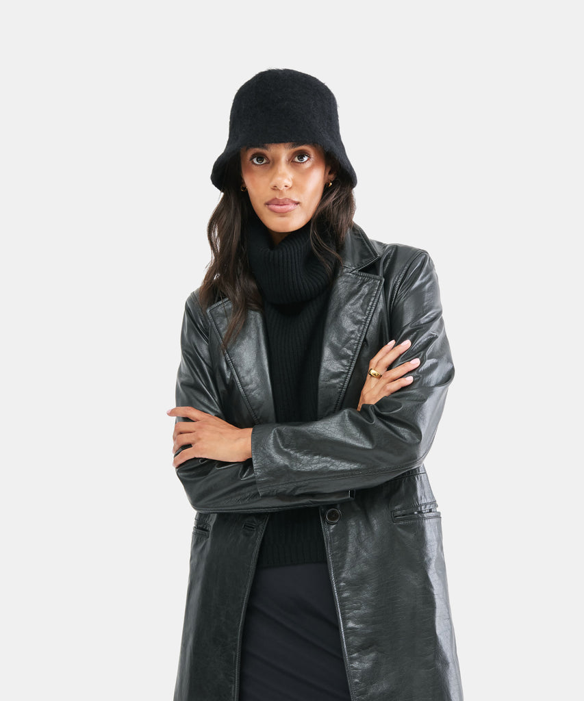 EYELASH BUCKET HAT BLACK