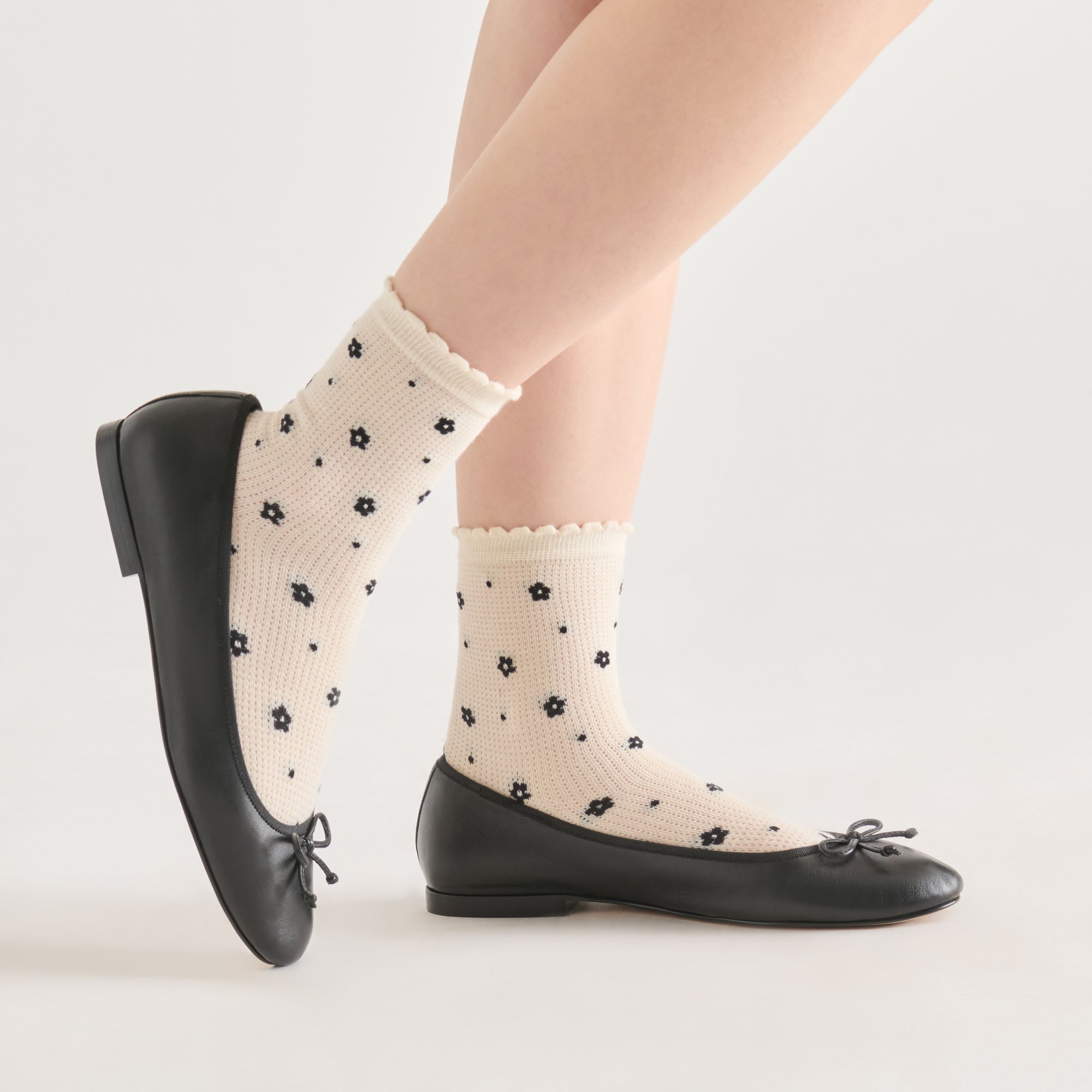 FLOWER MESH ANKLET SOCKS WHITE BLACK - view 2