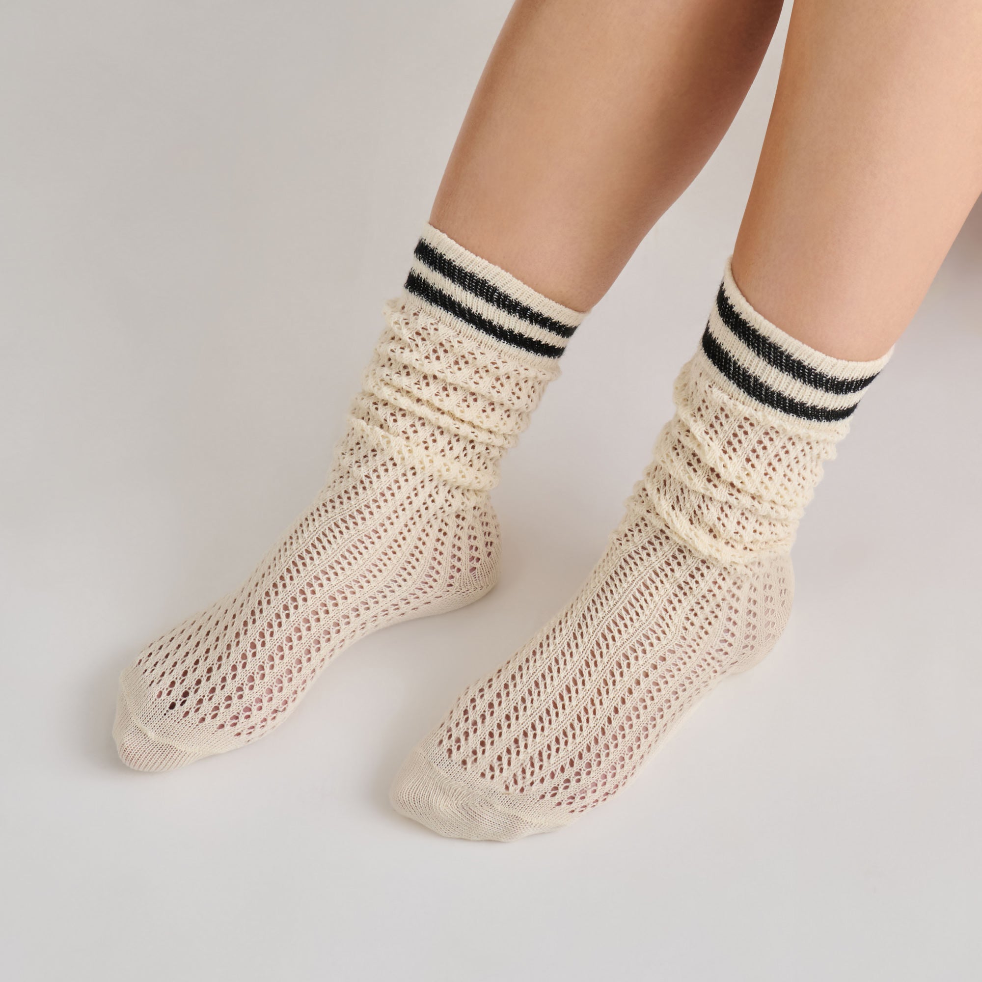 POINTELLE STRIPED KNEE HIGH SOCKS BLACK WHITE - view 2