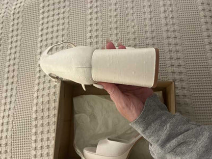 WHITE SATIN / 9 / V100_Brittany_115384