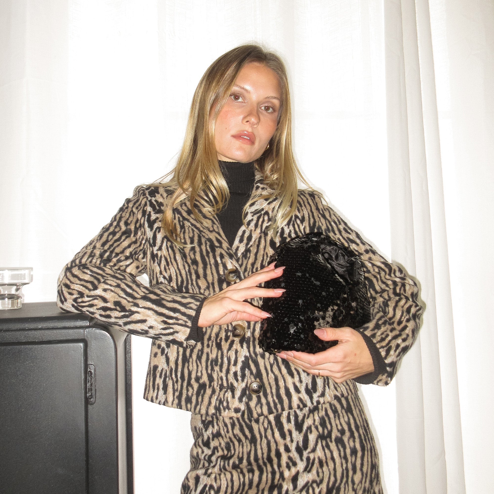 DAHLIA SEQUIN HANDBAG BLACK SEQUIN