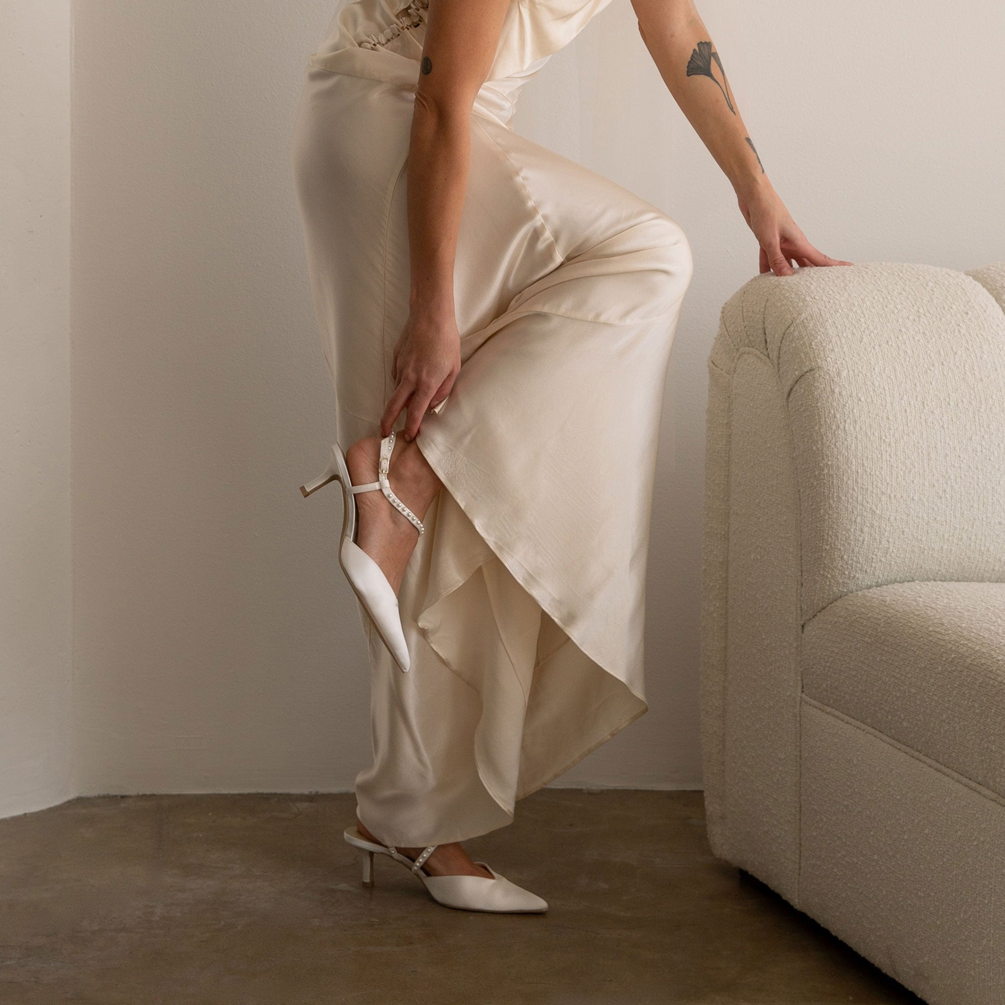 KAMRA PEARL MID HEELS TRUE WHITE SATIN - view 11