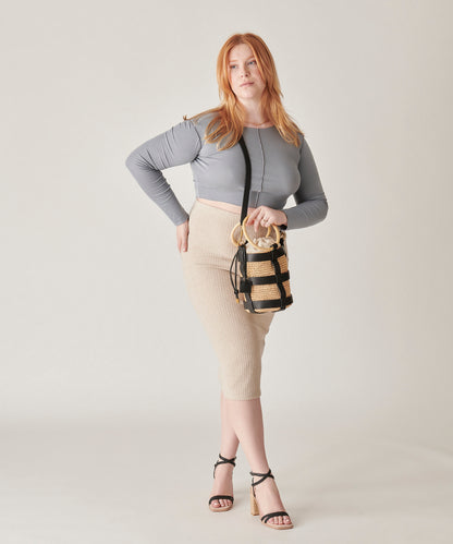 SHAENA BUCKET BAG BLACK NATURAL RAFFIA